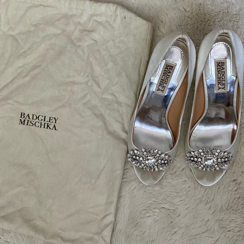 Badgley Mischka White Dress Satin Pumps